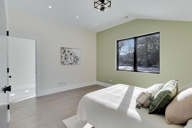 2238 Prairie Street, Glenview, IL 60025