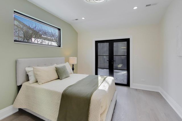 2238 Prairie Street, Glenview, IL 60025