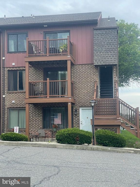5200 HILLTOP DR #A-13, BROOKHAVEN, PA 19015 — exterior