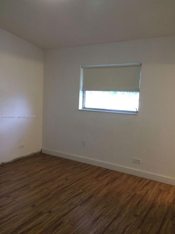 621 SW 64 Way 1, Pembroke Pines, FL 33023