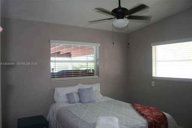 621 SW 64 Way 1, Pembroke Pines, FL 33023