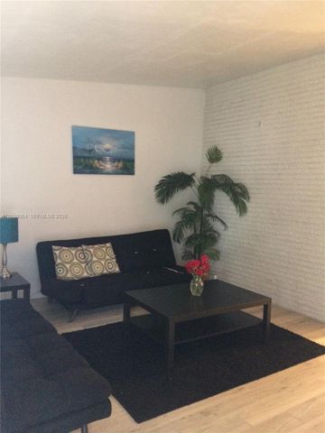 621 SW 64 Way 1, Pembroke Pines, FL 33023