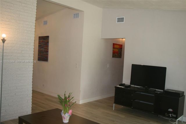 621 SW 64 Way 1, Pembroke Pines, FL 33023