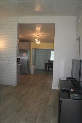 621 SW 64 Way 1, Pembroke Pines, FL 33023