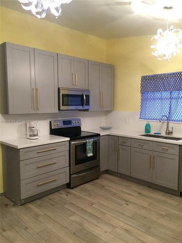 621 SW 64 Way 1, Pembroke Pines, FL 33023