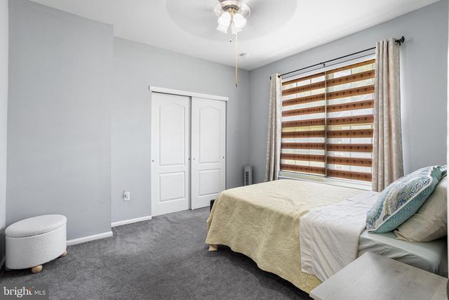 4 MONARCH DR, Burlington, NJ 08016