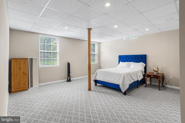 4 MONARCH DR, Burlington, NJ 08016