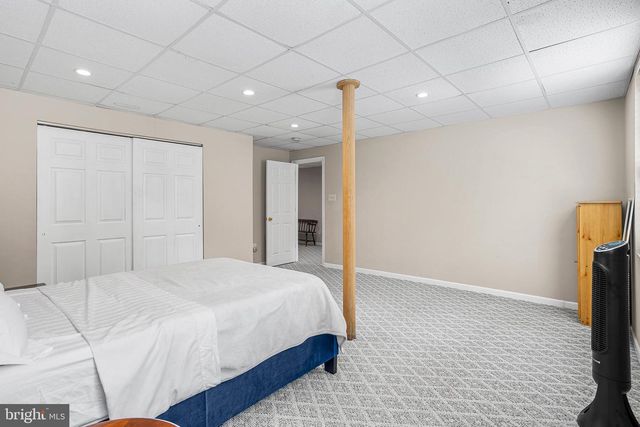 4 MONARCH DR, Burlington, NJ 08016
