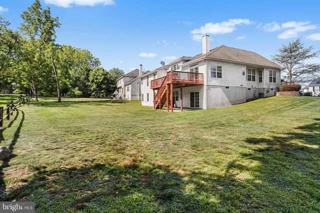 4 MONARCH DR, Burlington, NJ 08016