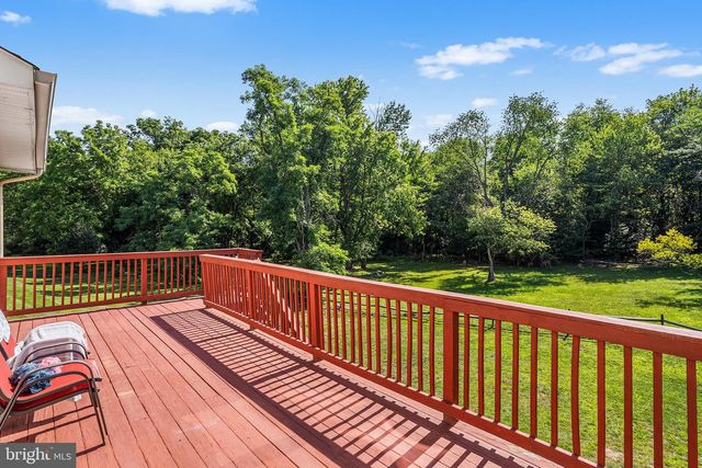 4 MONARCH DR, Burlington, NJ 08016