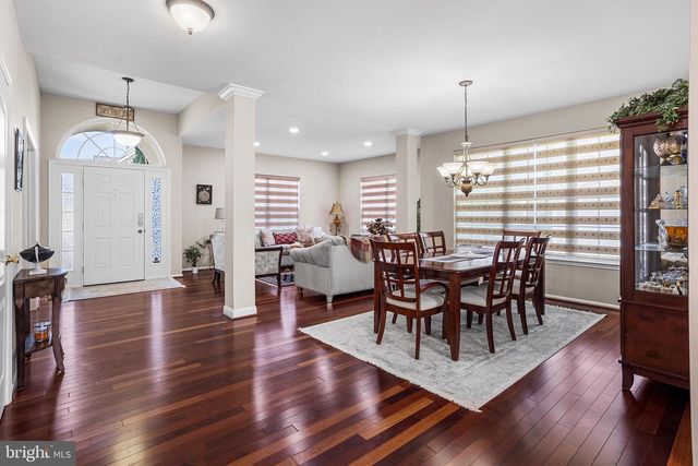 4 MONARCH DR, Burlington, NJ 08016