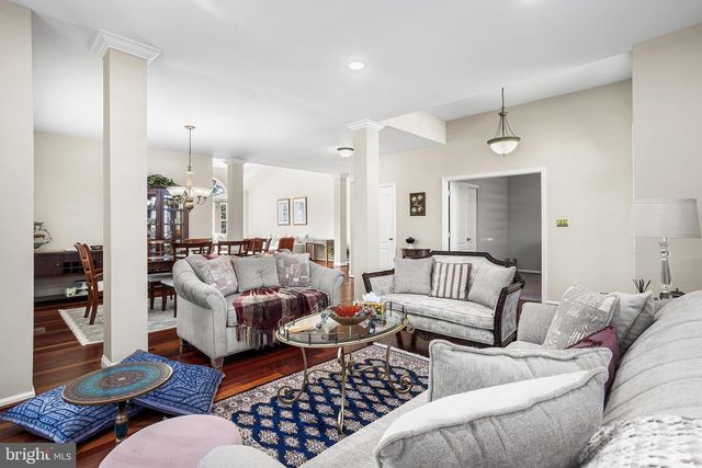 4 MONARCH DR, Burlington, NJ 08016