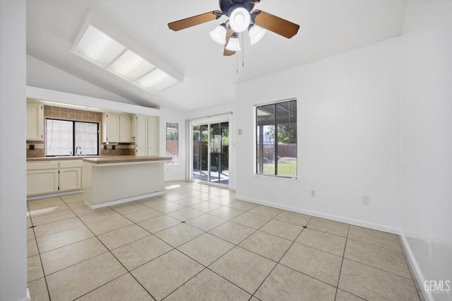 11513 Jenlee Avenue, Bakersfield, CA 93312