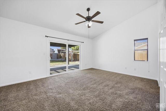 11513 Jenlee Avenue, Bakersfield, CA 93312