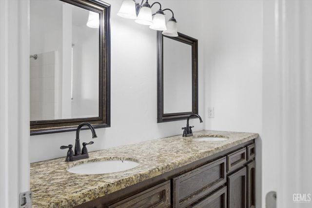 11513 Jenlee Avenue, Bakersfield, CA 93312