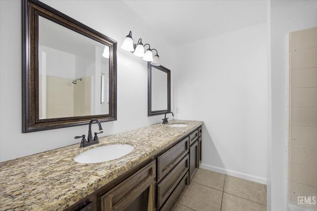 11513 Jenlee Avenue, Bakersfield, CA 93312