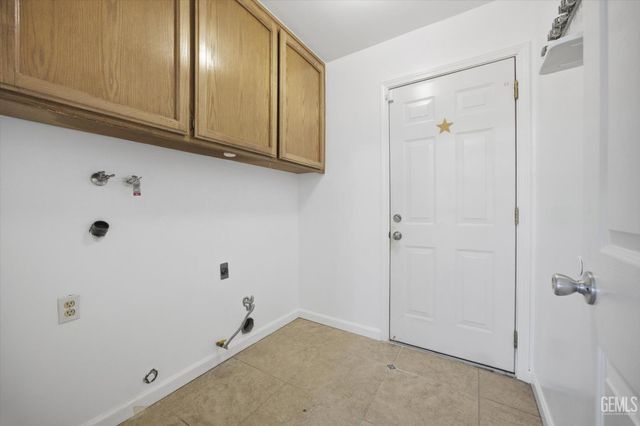 11513 Jenlee Avenue, Bakersfield, CA 93312
