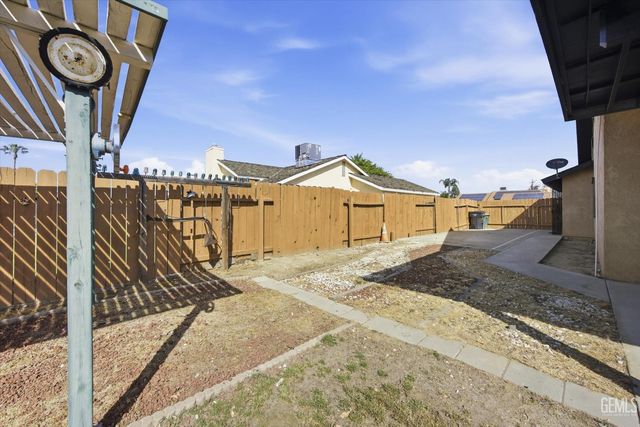 11513 Jenlee Avenue, Bakersfield, CA 93312