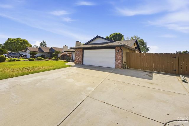 11513 Jenlee Avenue, Bakersfield, CA 93312