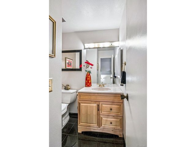 1050 S Monaco Pkwy 99, Denver, CO 80224
