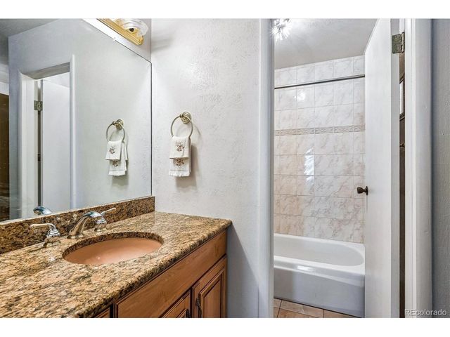 1050 S Monaco Pkwy 99, Denver, CO 80224