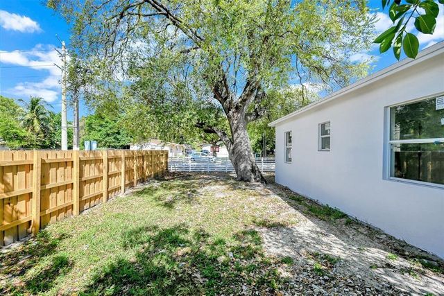 7990 NW 8th Avenue, Miami, FL 33150
