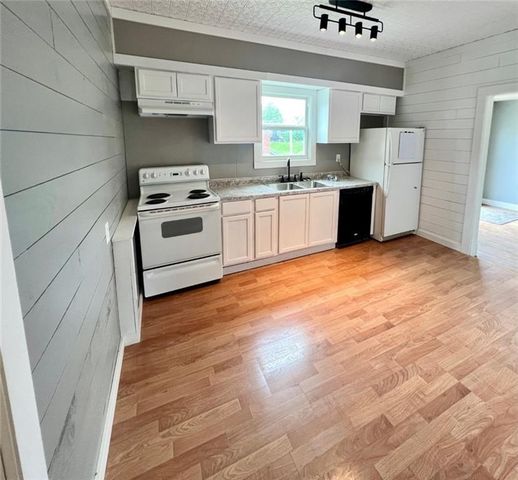 512 E 4th Street, Maryville, MO 64468