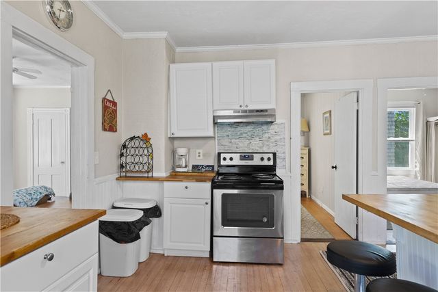 16 Dean Avenue 2, Newport, RI 02840