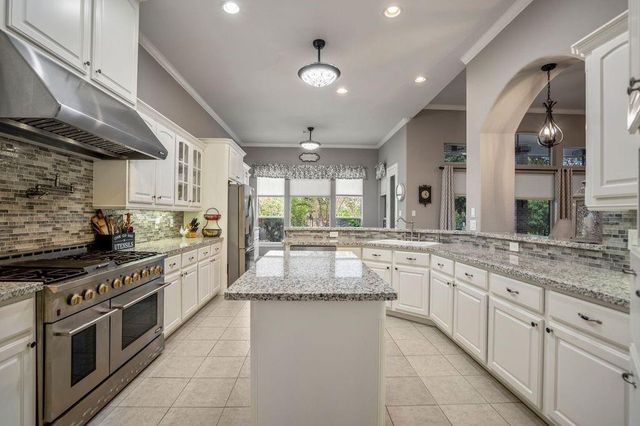 26 Brookgreen Circle S, Montgomery, TX 77356