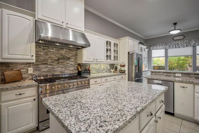 26 Brookgreen Circle S, Montgomery, TX 77356