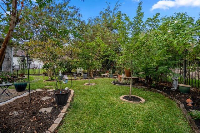 26 Brookgreen Circle S, Montgomery, TX 77356