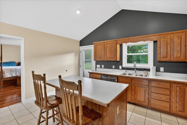 5569 S Corey Road, Perry, MI 48872