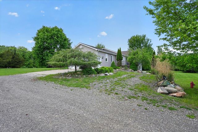 5569 S Corey Road, Perry, MI 48872