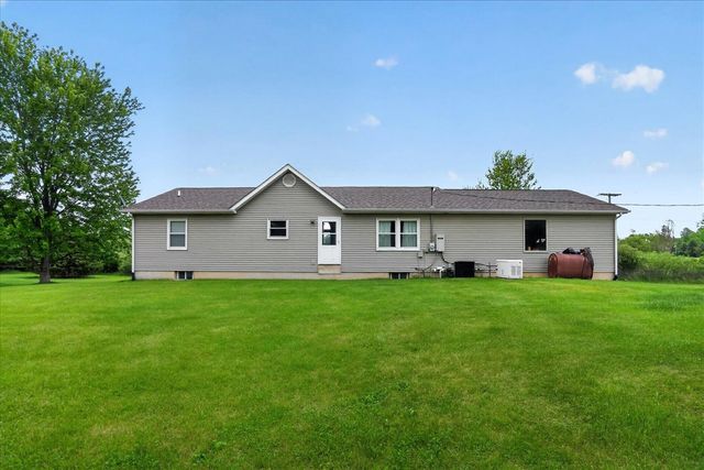 5569 S Corey Road, Perry, MI 48872