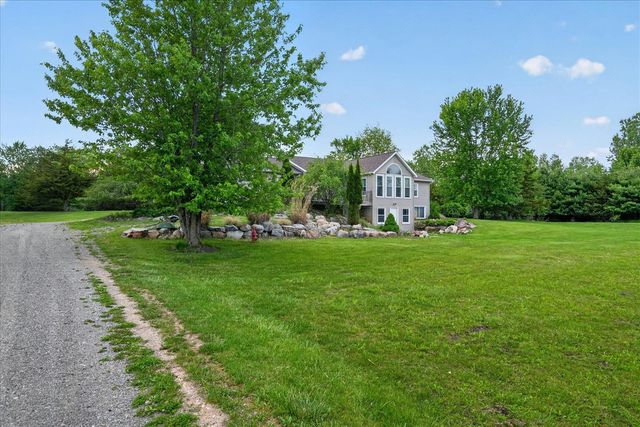 5569 S Corey Road, Perry, MI 48872