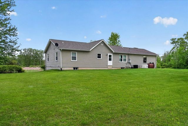 5569 S Corey Road, Perry, MI 48872