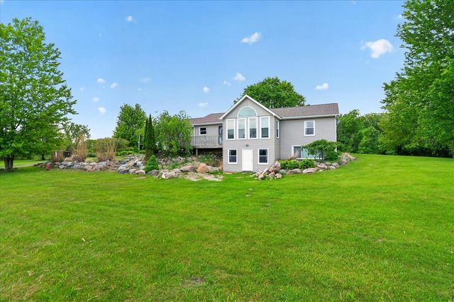 5569 S Corey Road, Perry, MI 48872