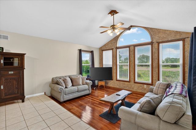 5569 S Corey Road, Perry, MI 48872