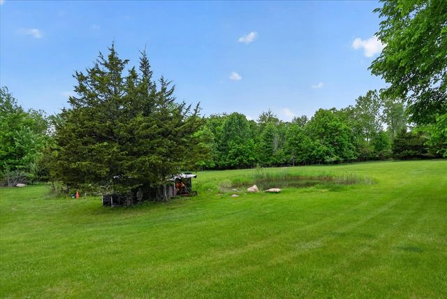 5569 S Corey Road, Perry, MI 48872