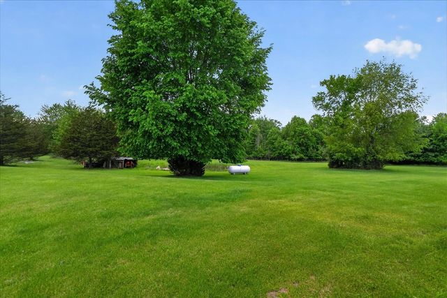 5569 S Corey Road, Perry, MI 48872