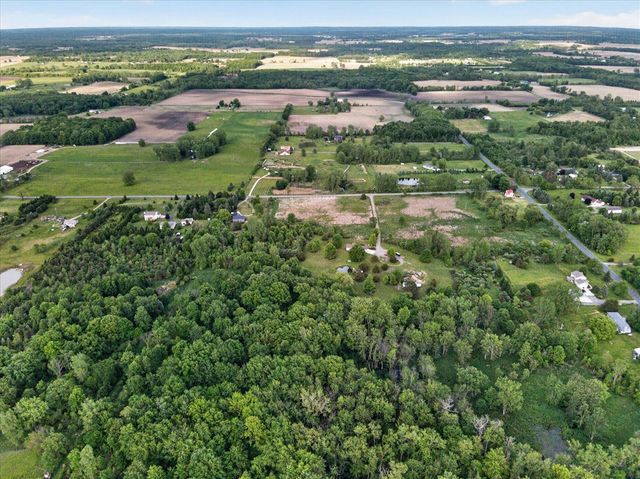 5569 S Corey Road, Perry, MI 48872