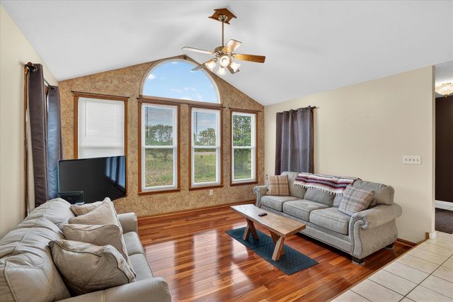 5569 S Corey Road, Perry, MI 48872