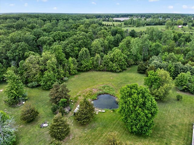 5569 S Corey Road, Perry, MI 48872