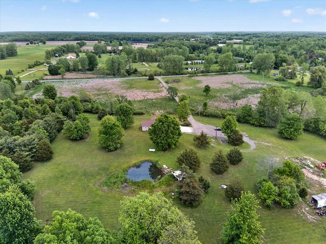 5569 S Corey Road, Perry, MI 48872