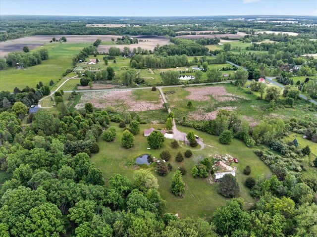 5569 S Corey Road, Perry, MI 48872