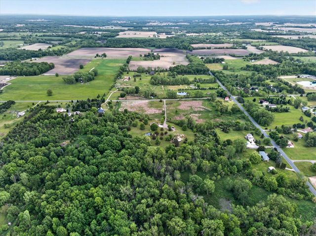 5569 S Corey Road, Perry, MI 48872