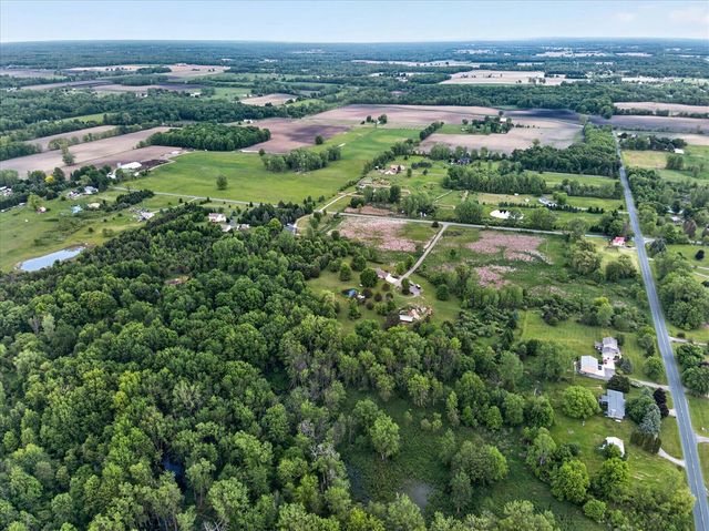 5569 S Corey Road, Perry, MI 48872
