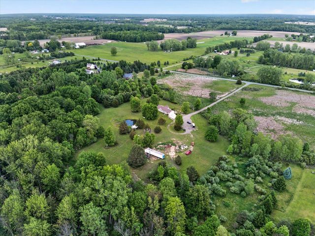 5569 S Corey Road, Perry, MI 48872