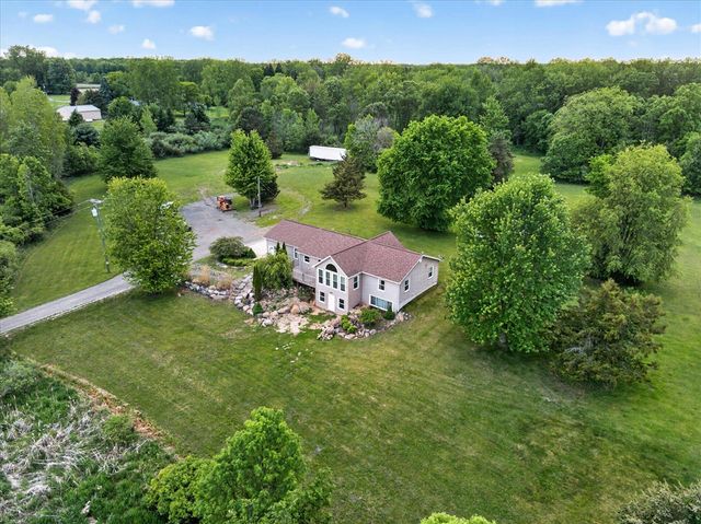 5569 S Corey Road, Perry, MI 48872
