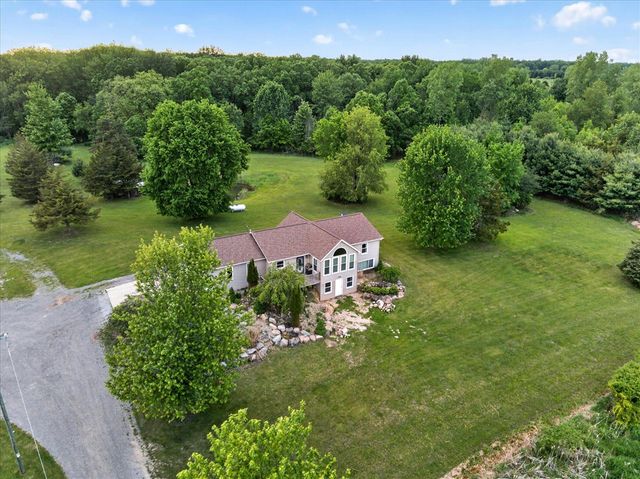 5569 S Corey Road, Perry, MI 48872